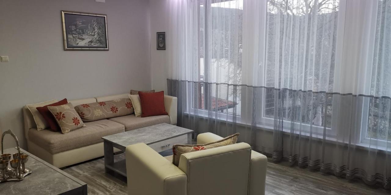 при рени Apartment